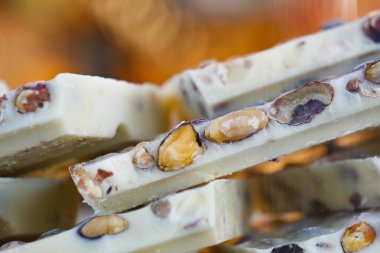 Karışık fındıklı tatlı beyaz fındık, çeşitli tatlılar ve tatlılar için mükemmel.