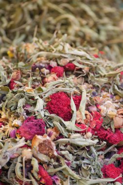 Kurutulmuş patates ve bitki çayı..