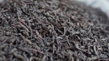 Siyah Gevşek Yaprak Yaprağının Yakın Çekimi Ayrıntılı Görünümde Ayrıntılı Ayrıldı. 