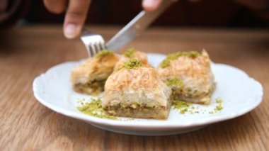 Türk tatlı Baklava bir plaka üzerinde .
