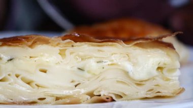Geleneksel Türk Mutfağı Pastaları tabakta borek ,