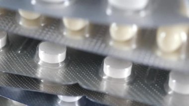 Masadaki su toplayıcı hapları kapat. .