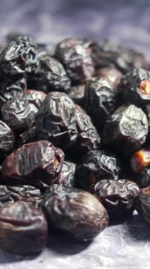 Kurumuş kara tarih yığını.