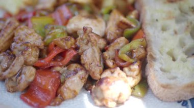 Sebzeli tavuk stir fry.