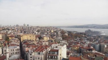İstanbul 'un çarpıcı çatı ve su yollarını gözler önüne seren nefes kesici bir manzara.