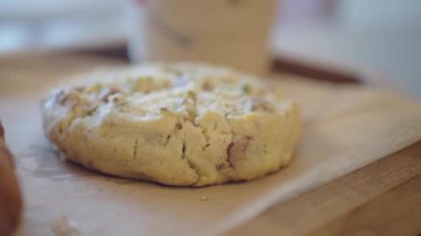 Fıstıklı kurabiye ve kahve. ,