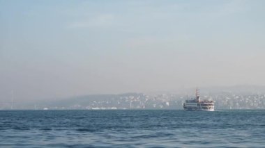Sabah İstanbul Boğazı 'nda feribot. ,