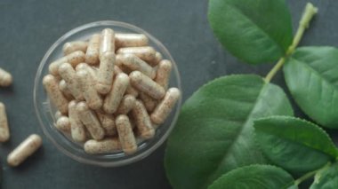 Sağlık için bitkisel kapsüllerin faydalarını araştırmak.