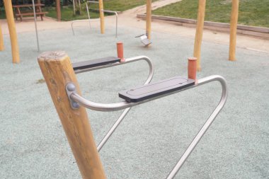 Spor meraklıları için parkta bir fitness istasyonu bulunmaktadır..