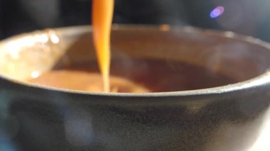 Soğuk havada dumanı tüten bir kase çorbanın tadını çıkarıyoruz..