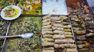 Bir markette lezzetli Orta Doğu yemekleri keşfedin..