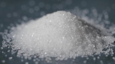 Şekerin günlük aktivitelerde ve yemek pişirme yöntemlerinde nasıl bir rol oynadığını keşfedin.