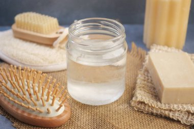 Sağlık deneyimi için düzenlenmiş çeşitli spa ürünleri ve araçları