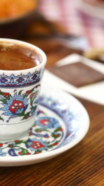 Geleneksel fincanda Türk kahvesi. 