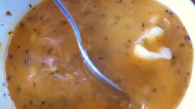 Evde lezzetli mercimek çorbası yapmak için basit bir tarif öğrenin..