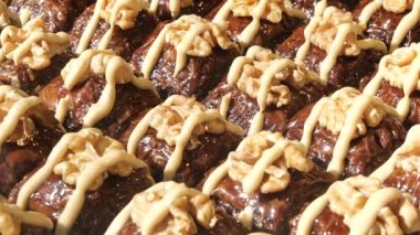 Üst üste Türk baklavası ,
