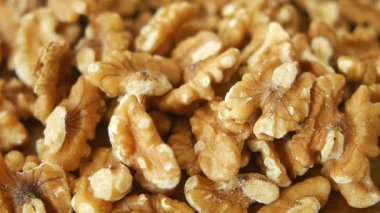 Cevizleri yemek ve atıştırmalıklara dahil etmenin leziz yollarını keşfedin..