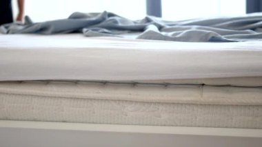 Yatağı düzgünce ve hızlıca yapmak için etkili teknikler öğrenin..