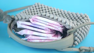 Poşette hijyenik ped var. ,