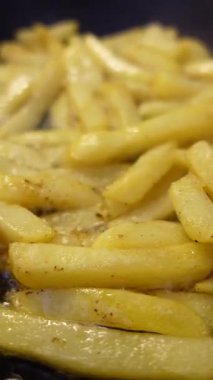 Evde kızarmış patates yapmanın kolay yolunu öğrenin..