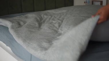 Çarşaflarınızı hızlı ve etkili bir şekilde değiştirmek için basit adımlar öğrenin..