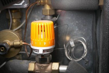 Kontrol vanası mekanik sistem kurulumundaki akışı düzenler.