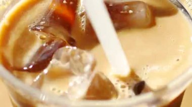 Buzlu kahvenin bol aromalı dondurması ve kreması..