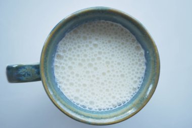 Muz bir bardak muzlu süt .