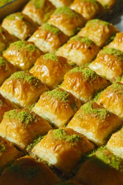 Bugün markette fıstıklı taze baklava yaptım..