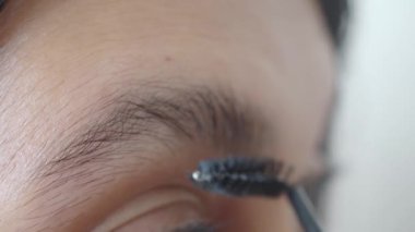 Mükemmel rimel uygulaması için ipuçları keşfedin ve göz güzelliğini arttırın.