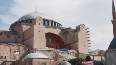 İstanbul 'da gün ışığında mimari harikanın göz kamaştırıcı manzarası.