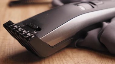 Bu araç kolaylıkla saç ve yüz şekillerini şekillendirir..