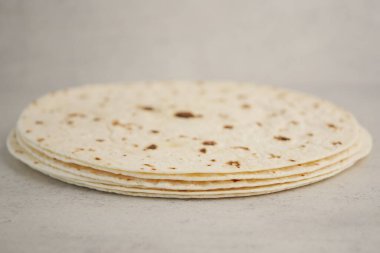 Masada bir yığın Hintli chapati .
