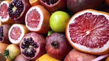 Besleyici yemekler için mükemmel taze meyve koleksiyonu keşfedin..
