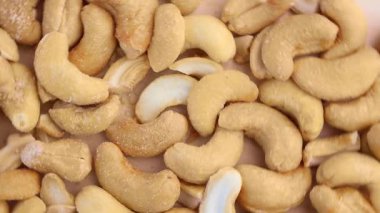 Ceviz fıstıkları pürüzsüz dokularını ve eşsiz şekillerini çok güzel sergiler..