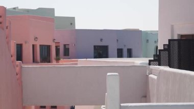 Katar Doha 2 Şubat 2025, mina bölgesindeki çöl kasabasında renkli mimari. .