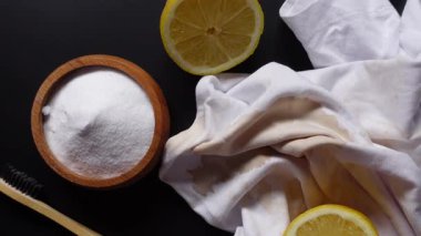 Lekeli kumaş için limon ve soda ile doğal temizlik..