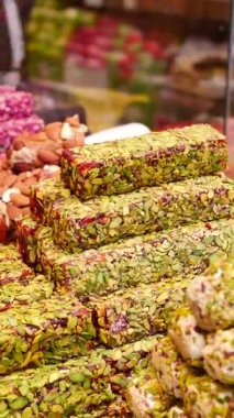 Türkçe zevklerin renkli çeşitliliği .