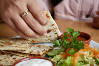 Tabakta Türk gözlemesi.