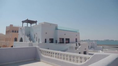 Katar Doha 2 Şubat 2025, mina bölgesindeki çöl kasabasında renkli mimari. .