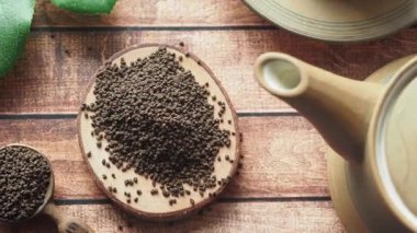 Taze malzemelerle lezzetli bir bitki çayı yapmayı keşfet..