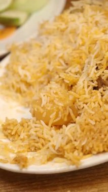 Lezzetli biryani aromatik baharatlar ve taze et..