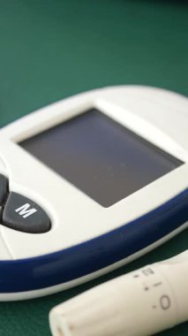 Boş bir ekranla kan şekeri monitörünü kapat..