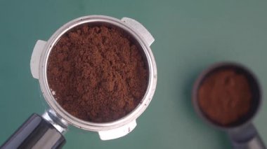 Mükemmel demleme için kahve hazırlamak için adımları öğren..