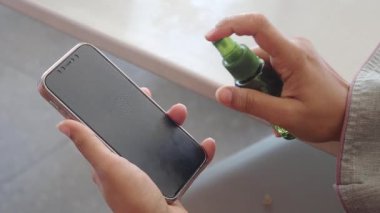 Daha iyi hijyen için akıllı telefonunu nasıl sterilize edeceğini keşfet..