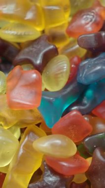 Değişik şekil ve renklerde jelibon çeşitliliğinin tadını çıkarın..