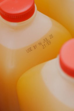 Depolanan Sarı içecek şişelerinin son kullanma tarihi ,