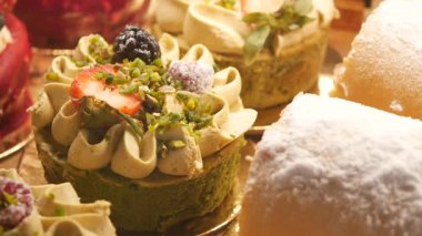 Ekranda renkli ve nefis tatlılar dizisini keşfedin.