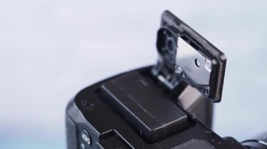 Bir vurucuyu kameraya yakın plan çekiyoruz. ,