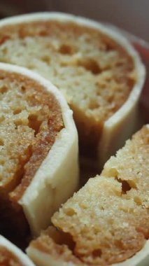 Lezzetli Hint tatlıları Dilimlenmeye hazır.